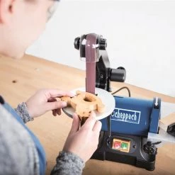 Scheppach 4903304901 BTS700 Ponceuse à Bande Et à Disque 5" 125mm 13 Scheppach 4903304901 BTS700 Ponceuse à Bande Et à Disque 5" 125mm -Machines stationnaires Soldes 4903304901 bts700 ponceuse a bande et a disque 5q 125mm 5